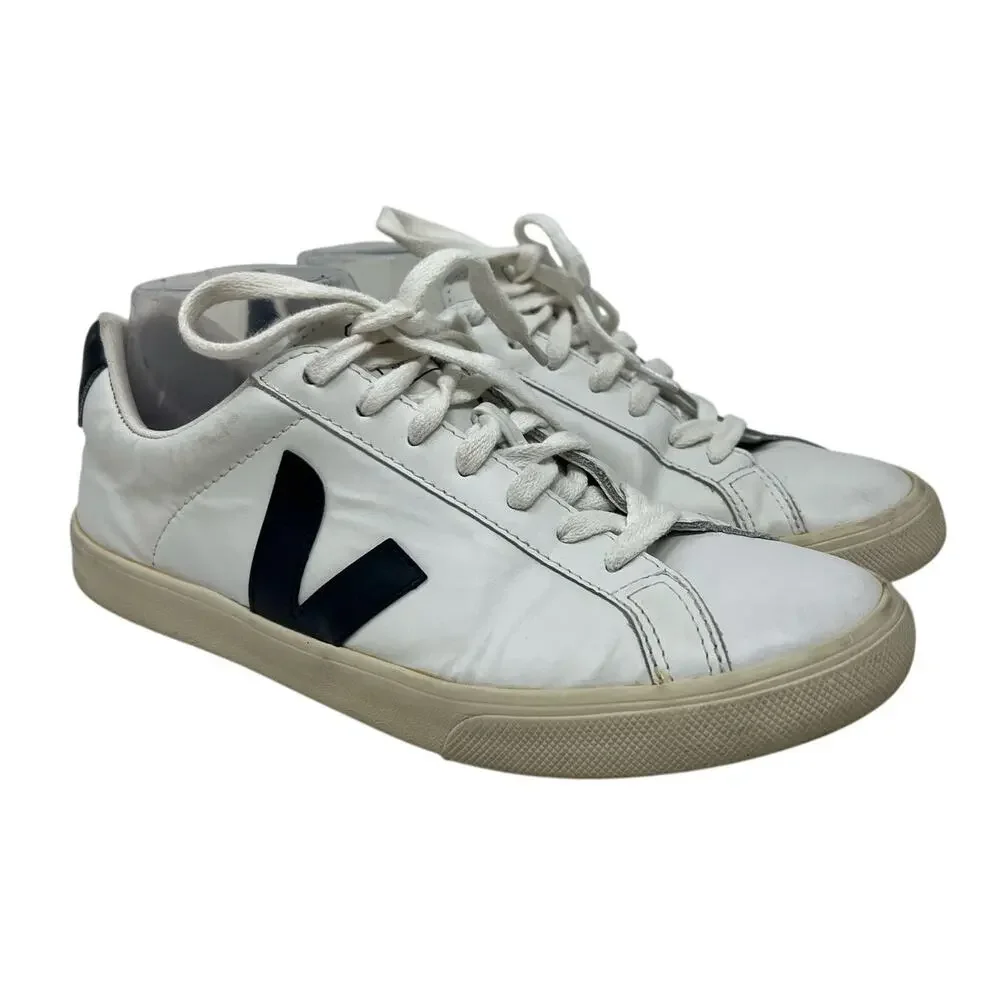Women’s Veja Esplar Sneakers in Size 8